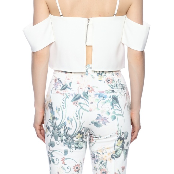 CLEAR OUT SALE!  White TIERED CROP TOP- Never worn size Small - Picture 3 of 3